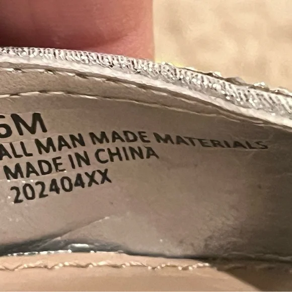 Gianni Bini size 6 silver formal shoes - Picture 4 of 15